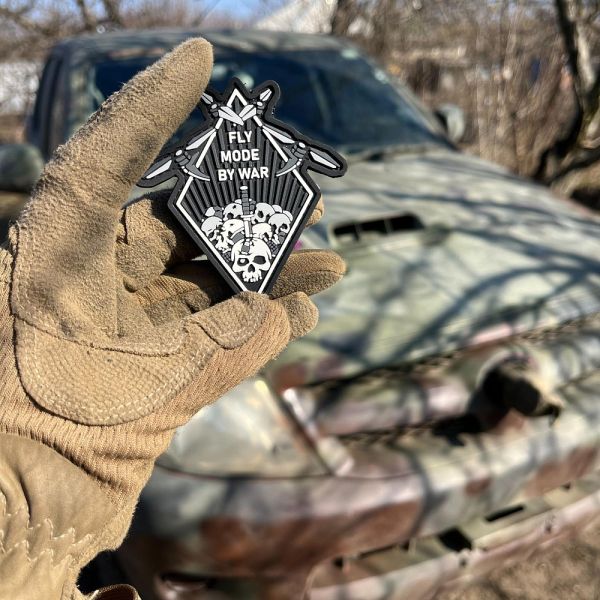 Патч ПВХ ромб  "FLY MODE BY WAR" чорно-білий