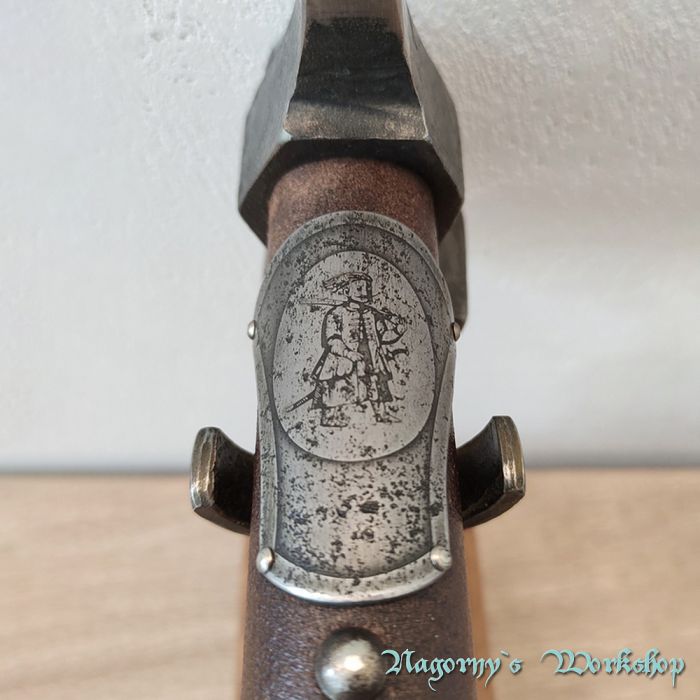 VIP подарунок бойовий чекан з сталі T72