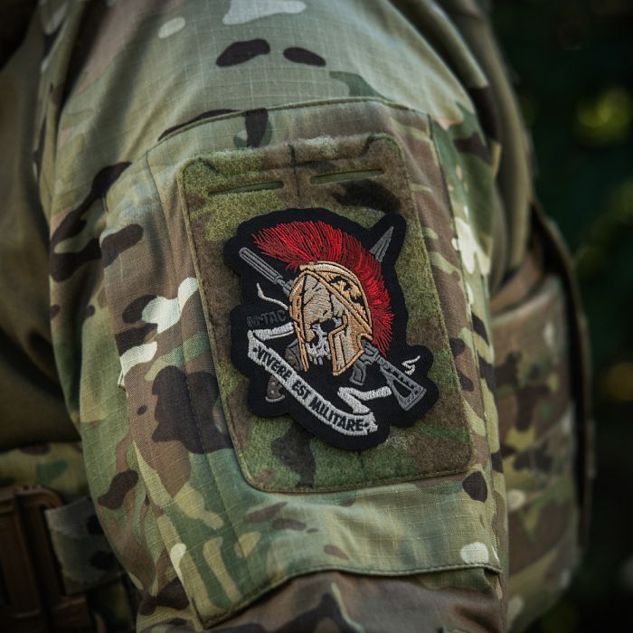M-Tac нашивка шолом Vivere Est Militare (вишивка)