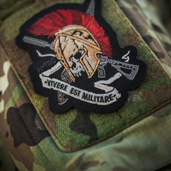 M-Tac нашивка шолом Vivere Est Militare (вишивка)