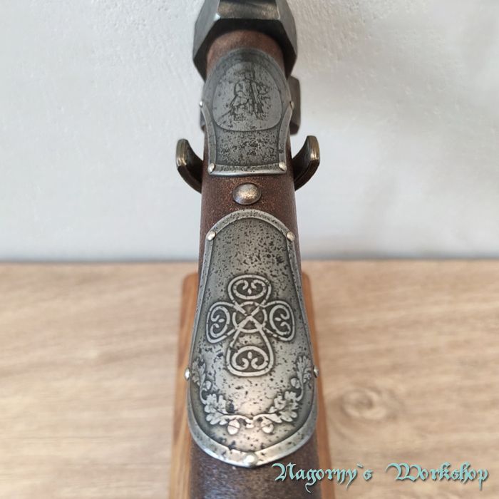 VIP подарунок бойовий чекан з сталі T72