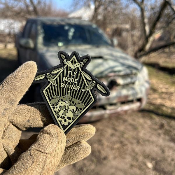 Патч ПВХ ромб "FLY MODE BY WAR" олива
